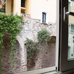 https://naumacha-apartment.taorminaitalyhotels.com