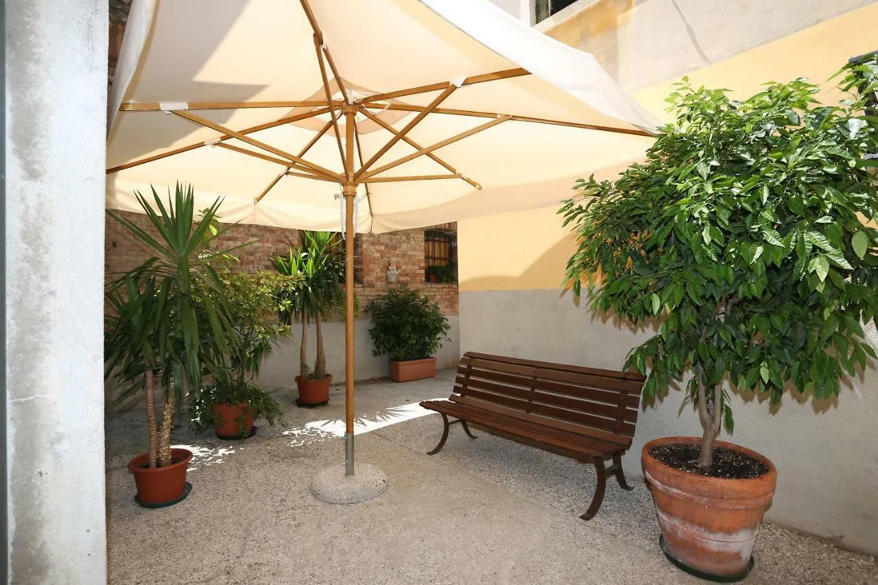 La Levantina Venezia 0*,  Italia